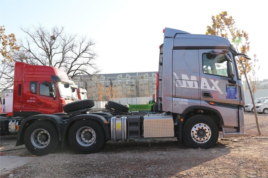 HOWO Chariot lourd Tracteur haut déflecteur de toit 6X4 Diesel 16 vitesses 480 chevaux National VI