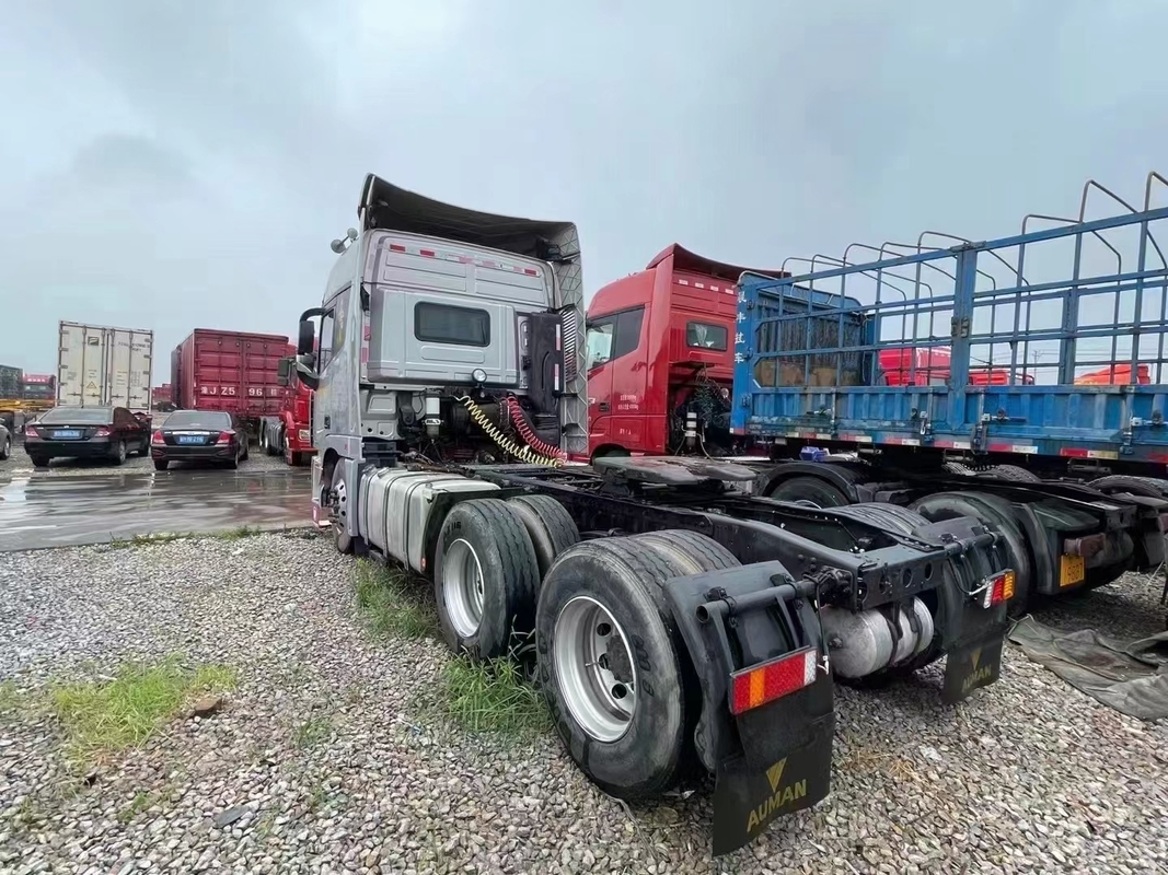 Camion tracteur Foton Auman Est 6*4 Mode de conduite Cabine supérieure 2 moteur Deisel dormant Année 2020
