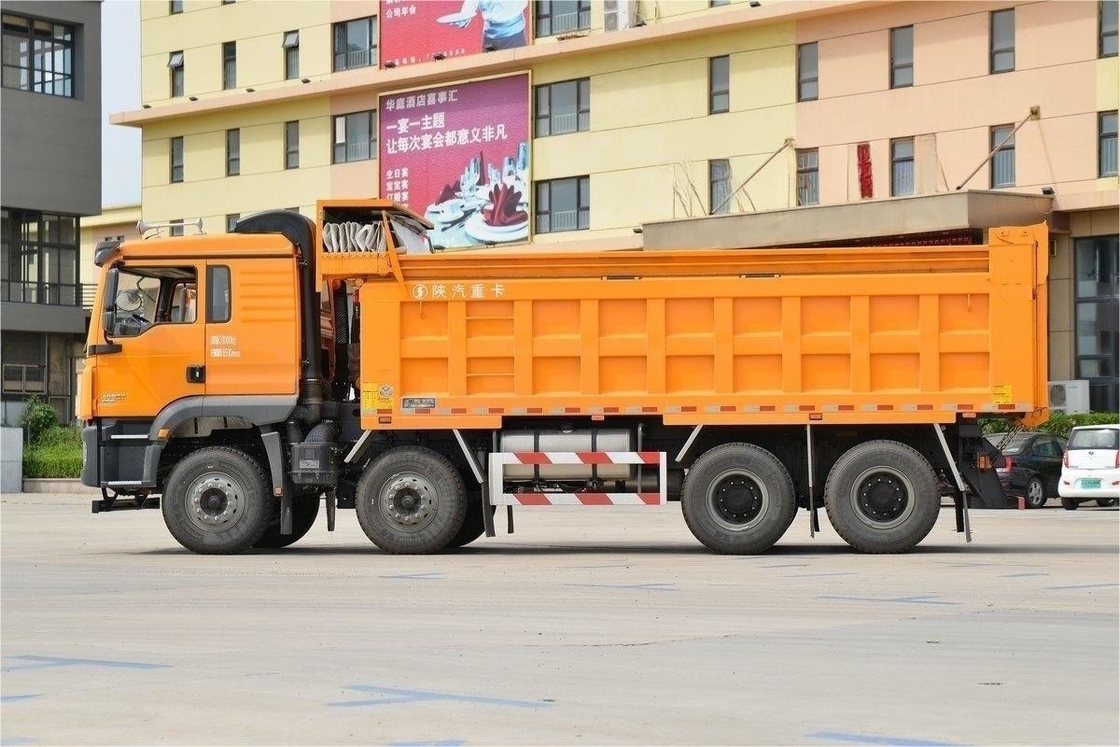 Version de construction urbaine standard 400 chevaux 8x4 6,8 m camion à ordures Shacman avec tissu antipoussière