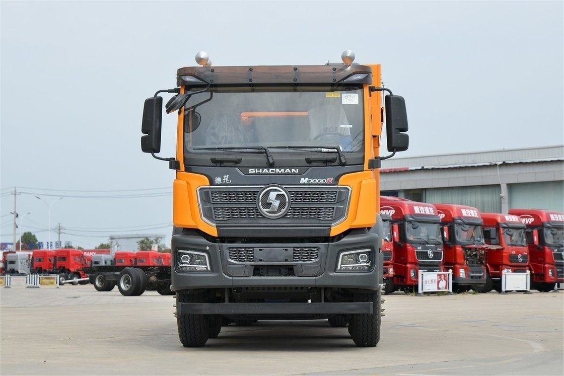 Version de construction urbaine standard 400 chevaux 8x4 6,8 m camion à ordures Shacman avec tissu antipoussière