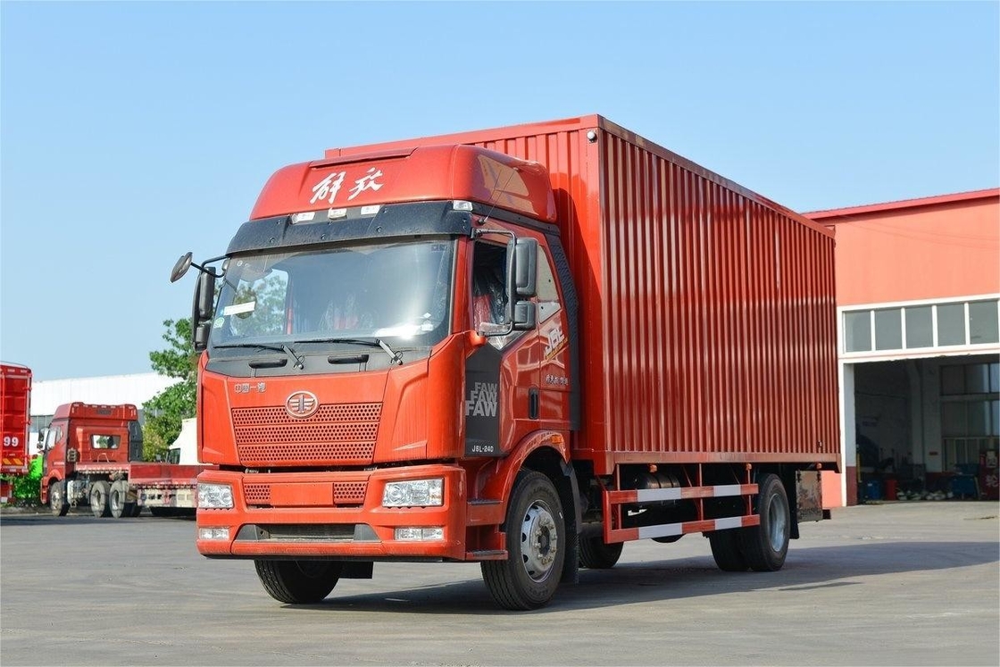 FAW J6L à un seul essieu Jiefang camion moyen 240 chevaux 4x2 8 vitesses 6,8 m camionnette porte latérale