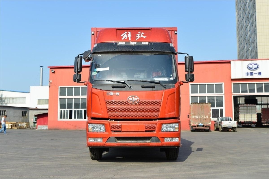 FAW J6L à un seul essieu Jiefang camion moyen 240 chevaux 4x2 8 vitesses 6,8 m camionnette porte latérale