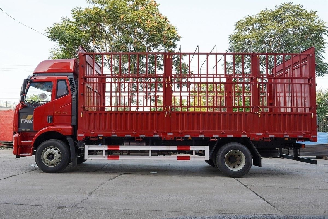 FAW Jiefang camion à rangée unique et à demi-siège 260 chevaux 8 vitesses diesel 4x2 6,75m camion de clôture
