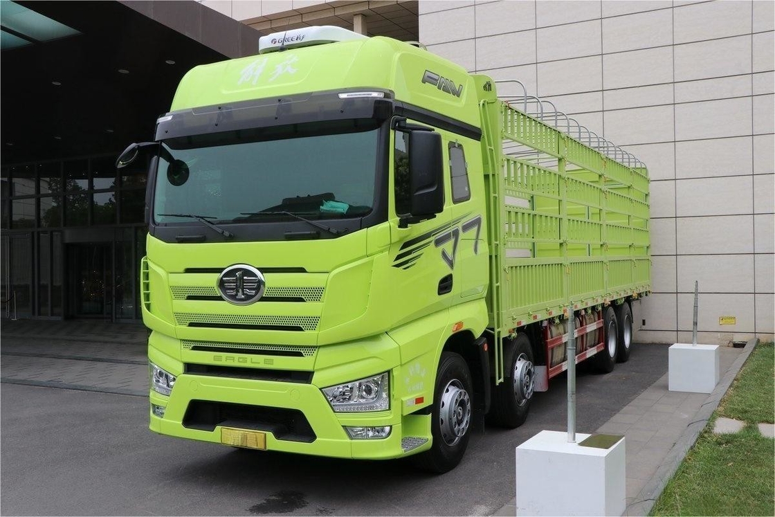 Camion à clôture lourde Jiefang Corps vert haut toit 460 chevaux 8x4 9,4m Camion diesel 12 vitesses