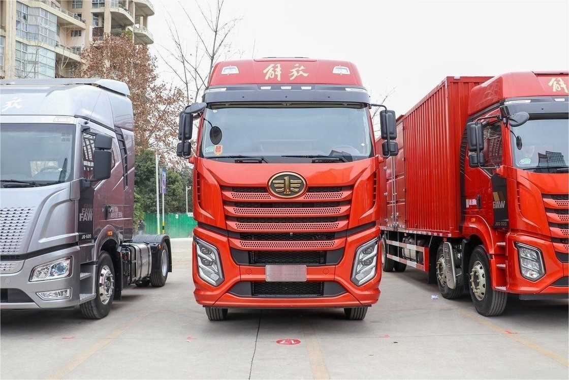FAW Jiefang Truck de clôture à grande rangée à demi-siège 560HP 8X4 9,4m AMT Transmission automatique