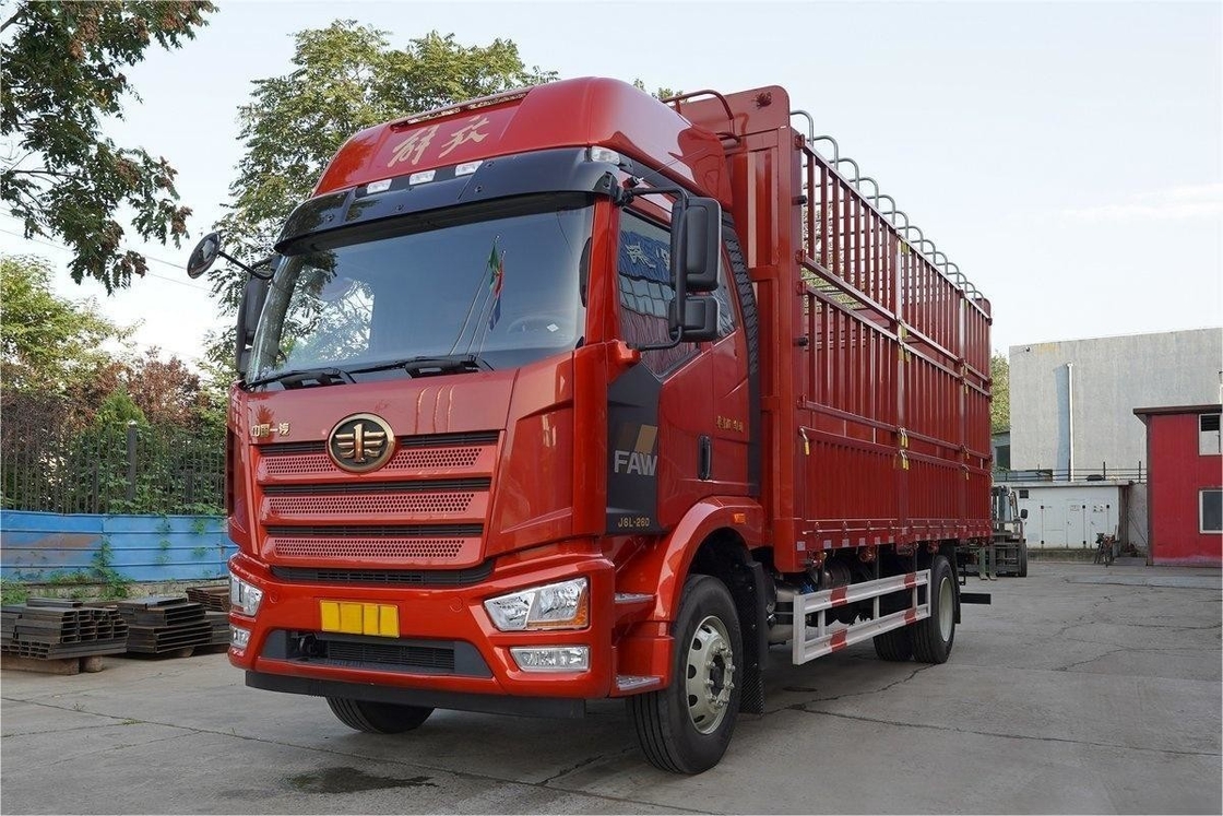 FAW Jiefang camion à rangée unique et à demi-siège 260 chevaux 8 vitesses diesel 4x2 6,75m camion de clôture