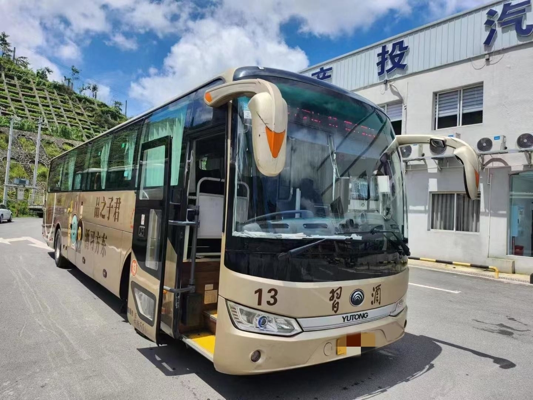 Bus touristique d'occasion 52 places 2020 Année Yutong Shuttle Bus ZK6125 Couleur Champagne