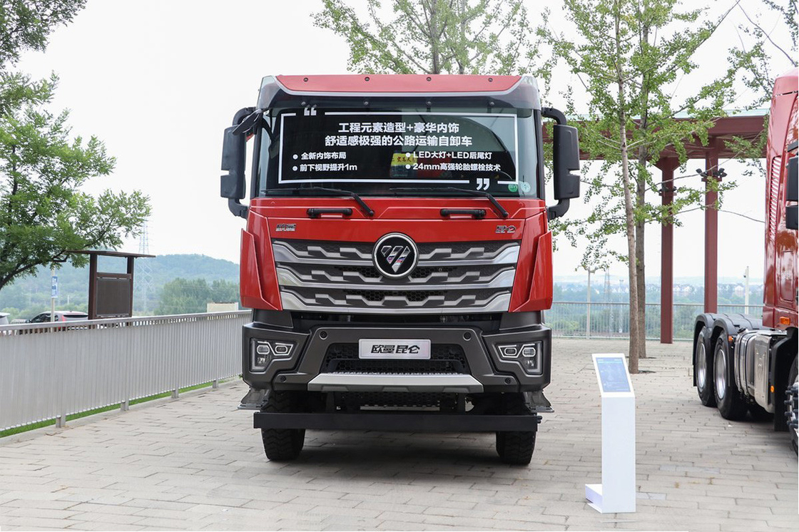Camion à décharge Foton 15 tonnes 580 chevaux 8X4 7.6M Corps rouge double essieu arrière Boîte de chargement en forme de U