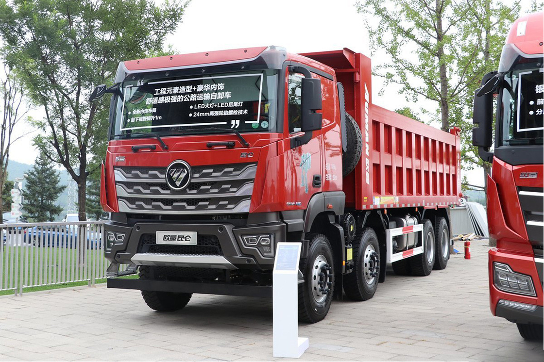 Camion à décharge Foton 15 tonnes 580 chevaux 8X4 7.6M Corps rouge double essieu arrière Boîte de chargement en forme de U