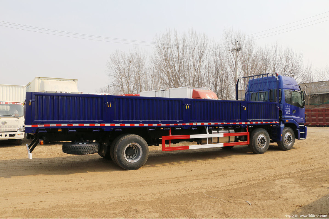 Camion lourd de la série 6 Foton Auman Camion plat diesel à 8 vitesses 245HP 6X2 9,53m Carrosserie bleue