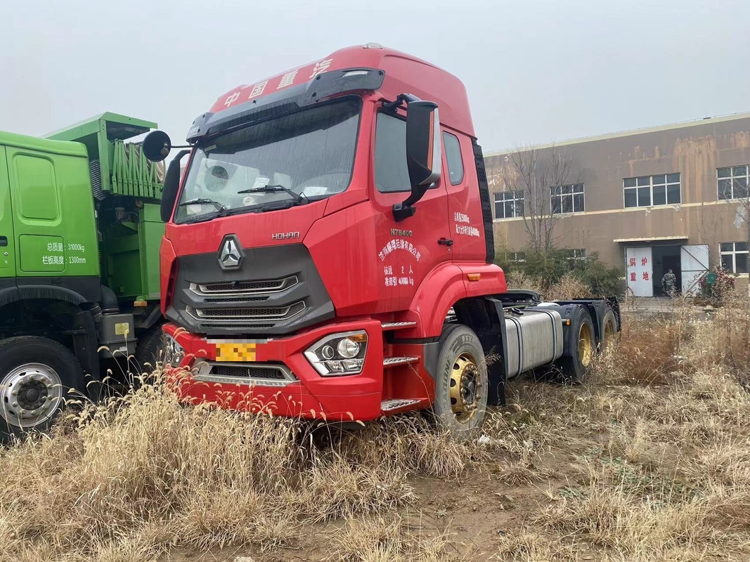 Sino Truck Leaf Spring Weichai 440 chevaux moteur puissant Hohan Tracteur tête 6 * 4 haut toit avec A / C