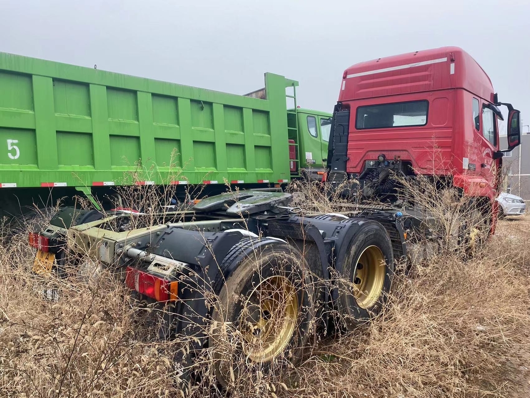 Sino Truck Leaf Spring Weichai 440 chevaux moteur puissant Hohan Tracteur tête 6 * 4 haut toit avec A / C