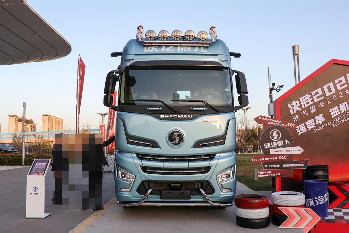 Conditionneur de camion à tracteur Shacman haut toit haut façade latérale 840HP 6X4 AMT tampon hydraulique