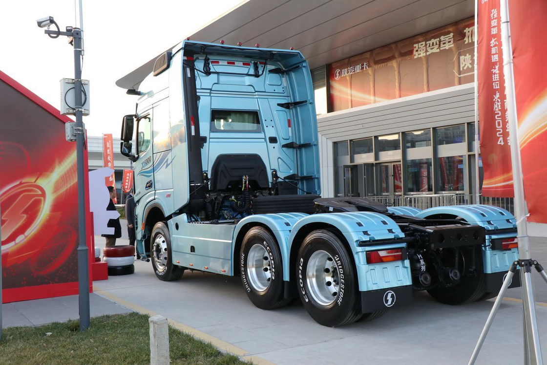 Conditionneur de camion à tracteur Shacman haut toit haut façade latérale 840HP 6X4 AMT tampon hydraulique