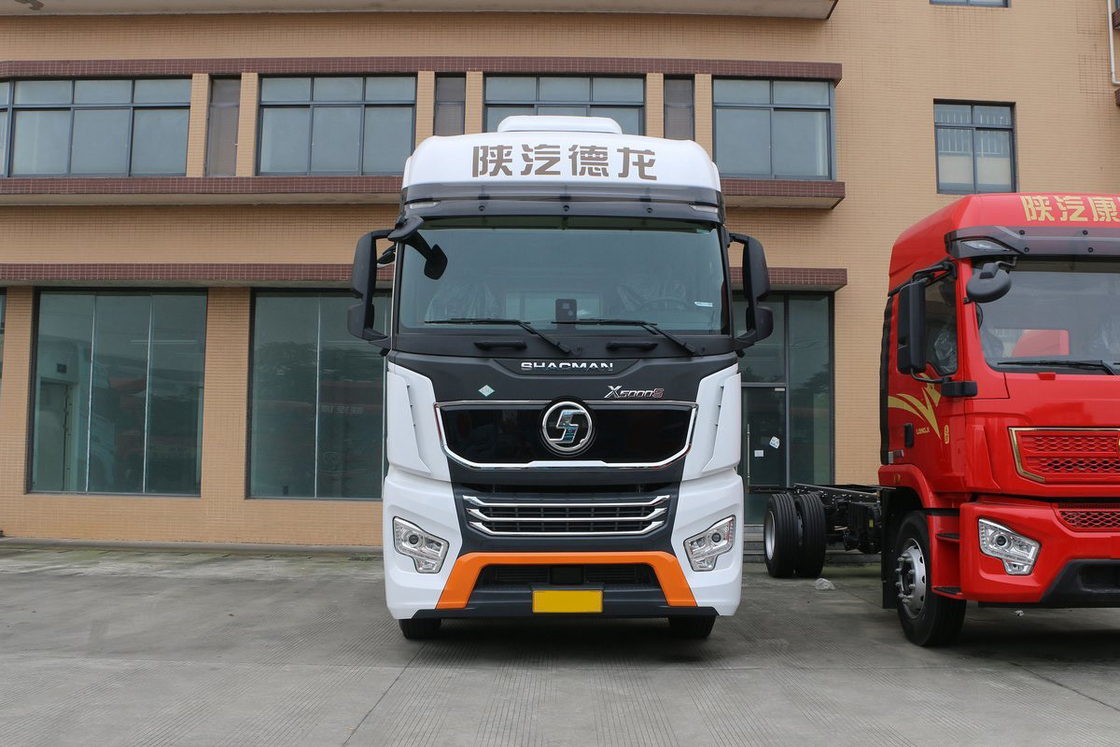 Chauffeur de tracteur Shacman X5000S à demi-siège à une rangée 560 chevaux Tracteur GNL 6X4 à 12 vitesses