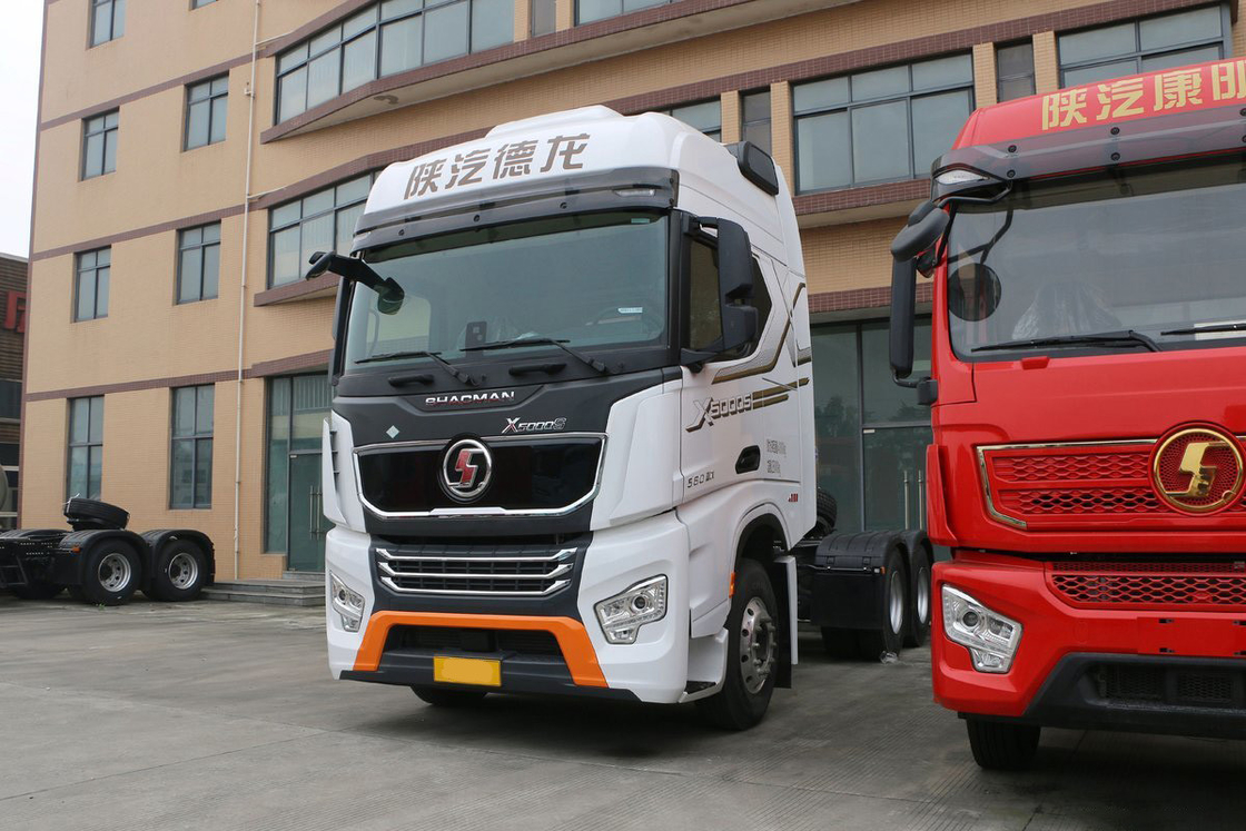 Chauffeur de tracteur Shacman X5000S à demi-siège à une rangée 560 chevaux Tracteur GNL 6X4 à 12 vitesses