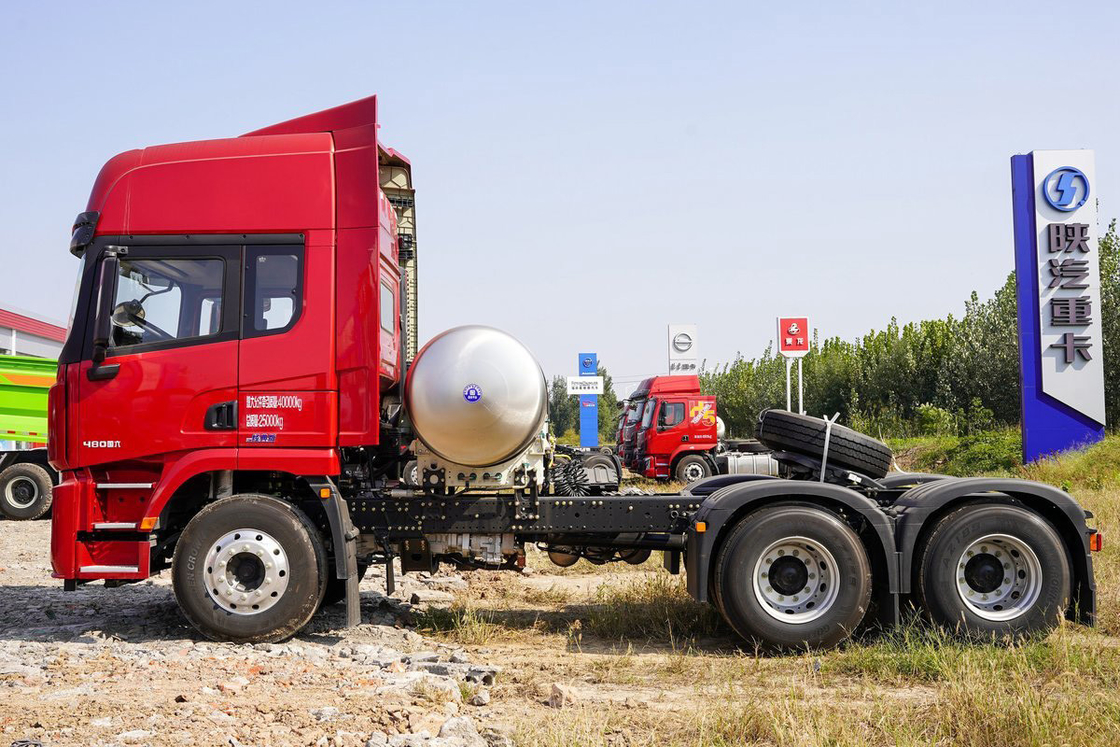 Chauffeur de tracteur Shacman Euro 6 arrière double axe arrière huit roues 480HP 6X4 LNG airbag siège