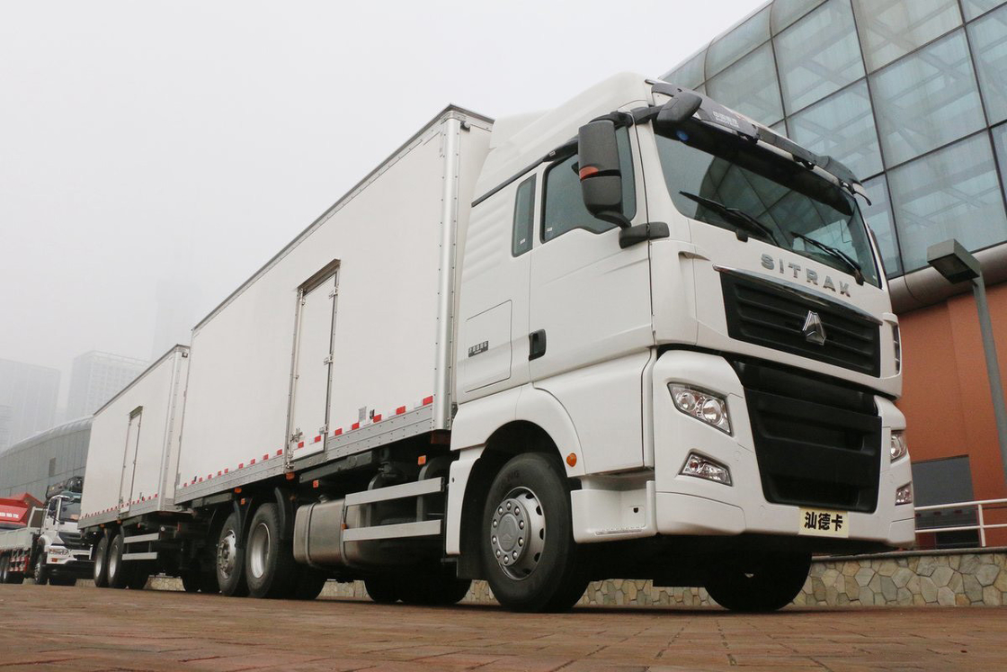 Une seule rangée de demi-sièges manuel 16 vitesses Diesel 480HP 6 * 2 centre d'essieu amovible SITRAK camion