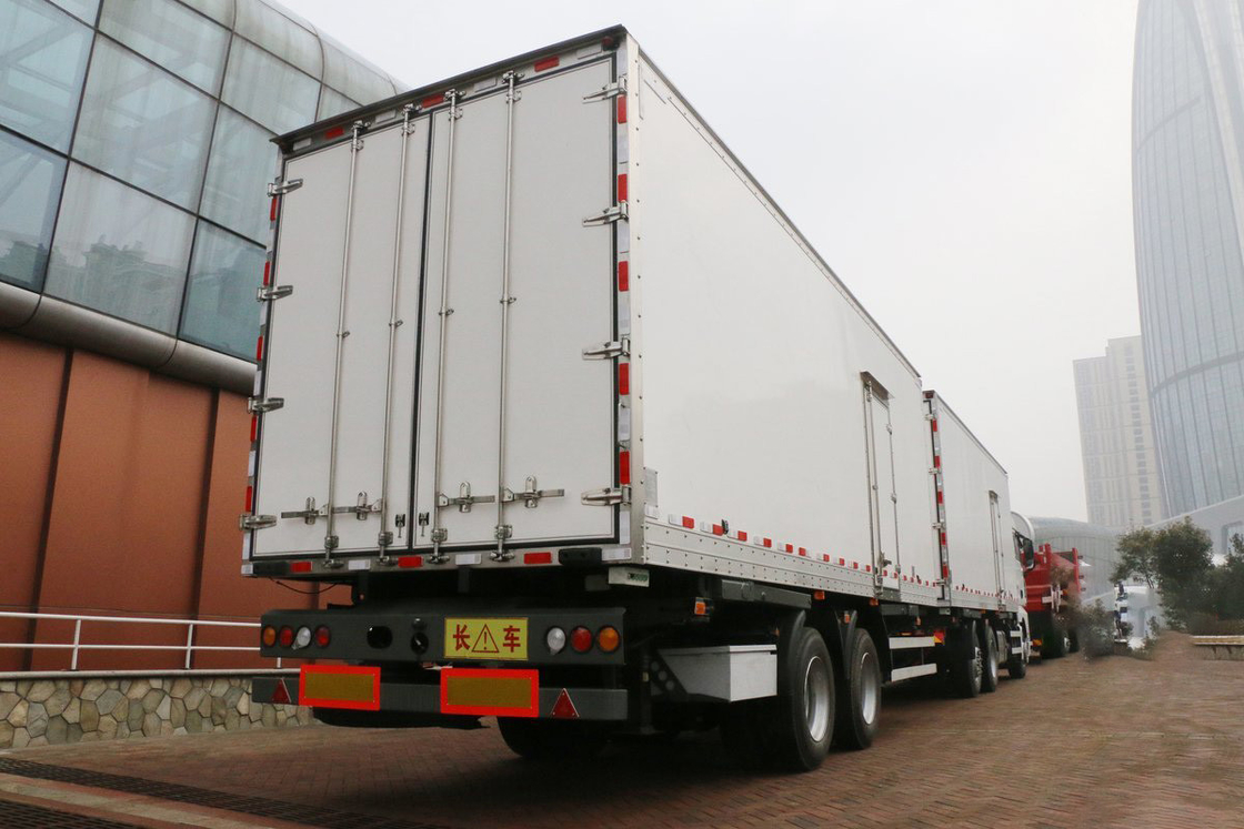 Une seule rangée de demi-sièges manuel 16 vitesses Diesel 480HP 6 * 2 centre d'essieu amovible SITRAK camion
