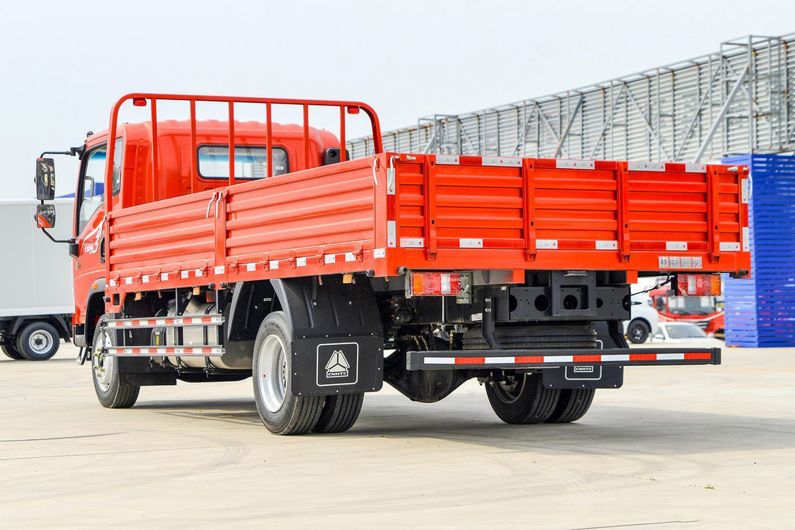 Sinotruk HOWO Camion de la série Titan-H Diesel 8 vitesses 170 chevaux 5,2 mètres boîte de chargement à demi-côté