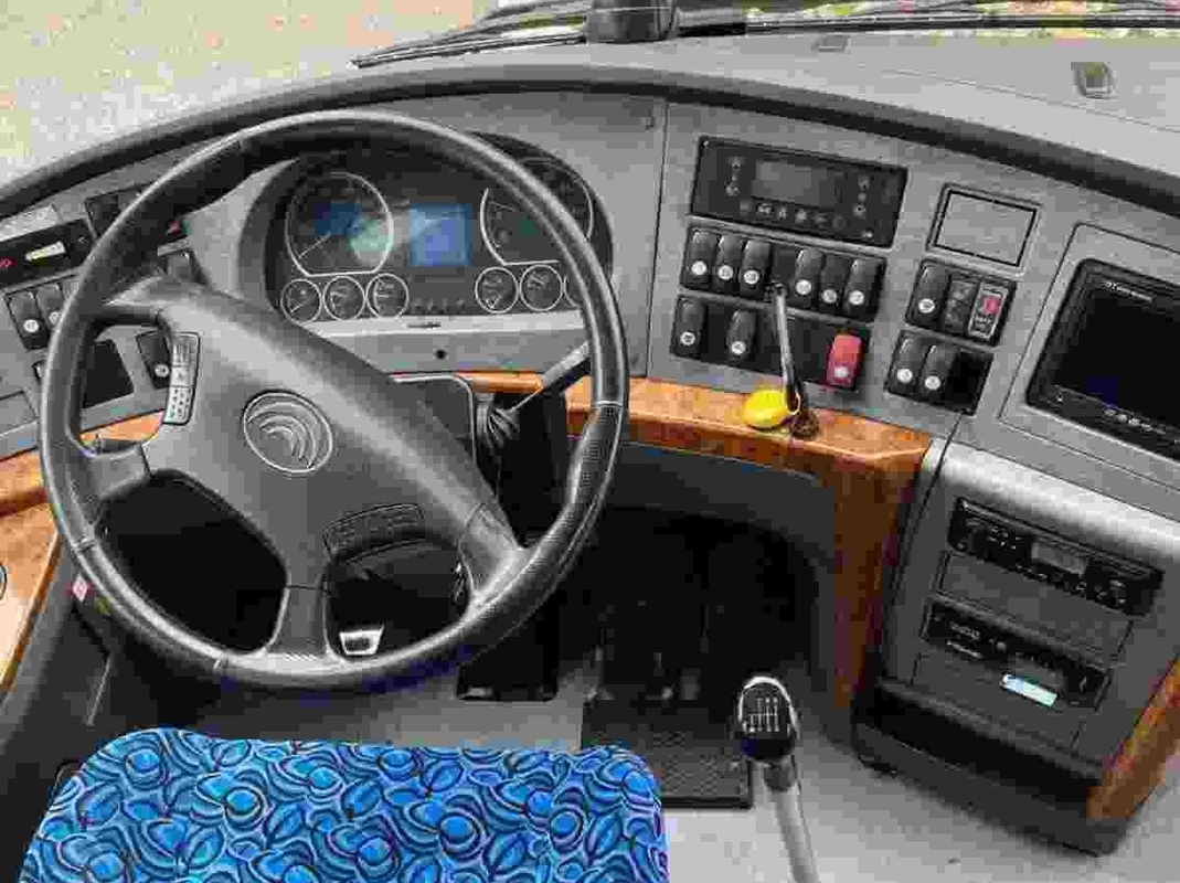Autobus YUTONG luxe d'occasion 2015 année Euro-IV émission 51 sièges Grand compartiment à bagages