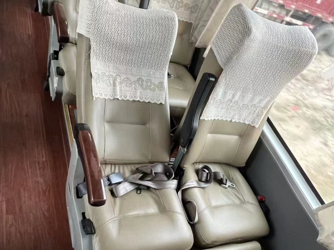 Euro 4 émission 49 sièges Autobus Yutong d'occasion Un et demi couche de transport de bus d'occasion