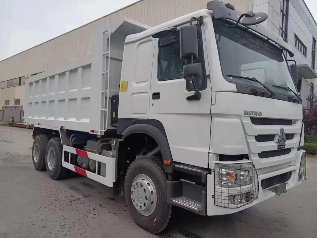 Sinotruk Howo 6x4 Camion Euro 2 Camion de déchargement à simple couchette 20-40 tonnes Charge utile Printemps à feuille