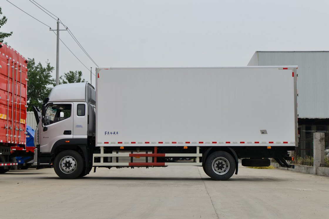 Foton BJ5186 245HP 4X2 Single Axle 6,6m Double porte boîte de fret blanche fourgon réfrigéré