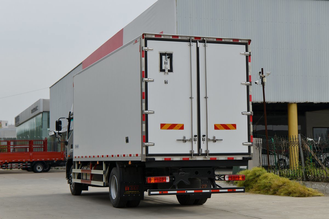 Foton BJ5186 245HP 4X2 Single Axle 6,6m Double porte boîte de fret blanche fourgon réfrigéré