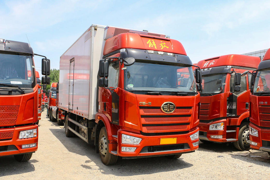 FAW Jiefang CA5180 J6L Camion réfrigéré Diesel 240HP 4X2 6m Boîte de chargement Porte latérale double et porte latérale unique