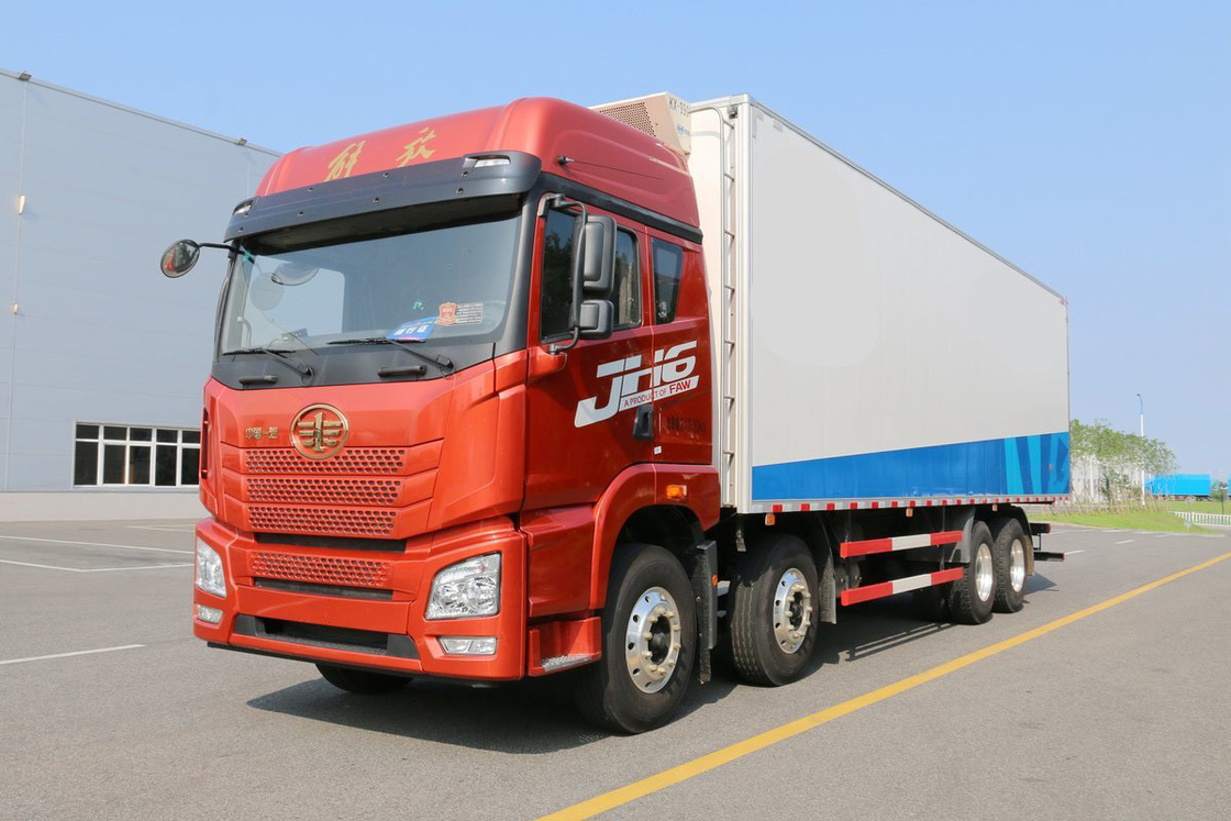 Qingdao Jiefang CA5310 JH6 Diesel 12 engrenages 400 HP 8X4 haut déflecteur de toit 9,4m camion réfrigéré