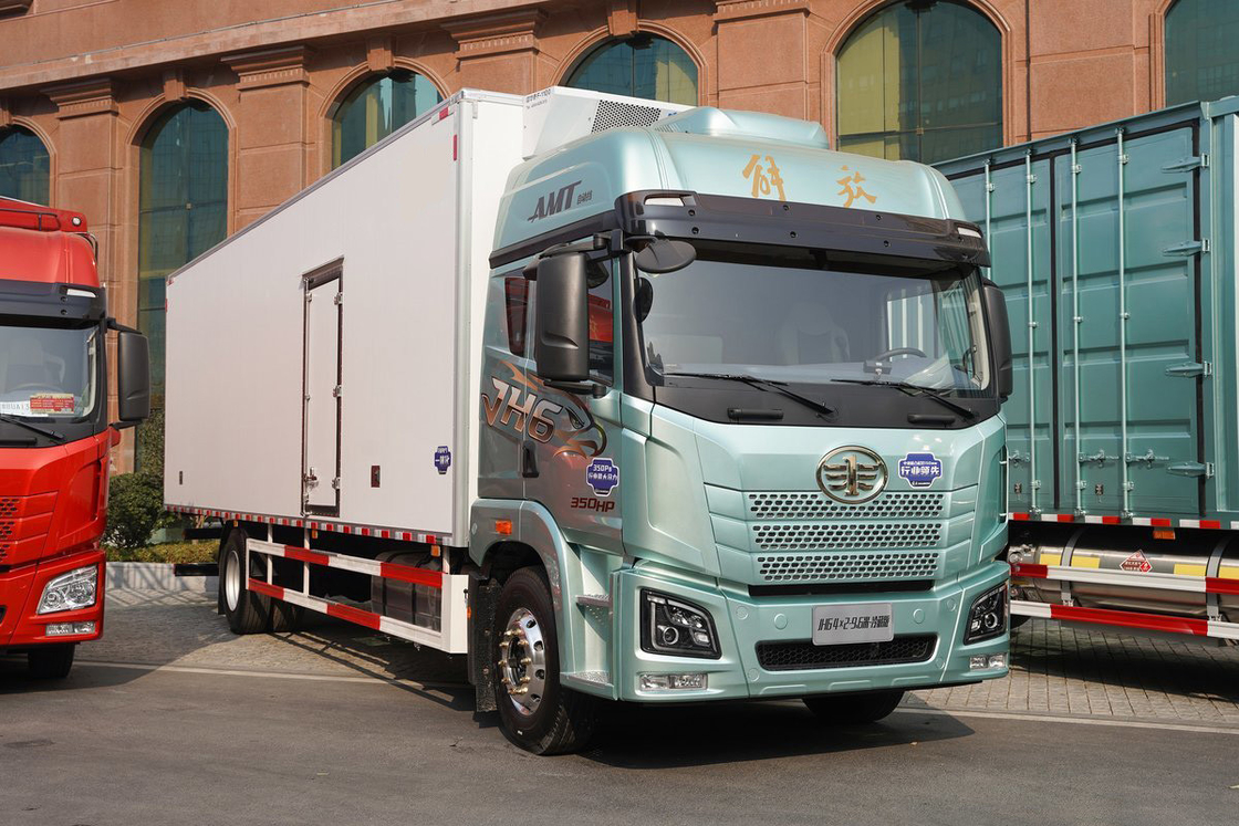 Qingdao Jiefang CA5181 JH6 sièges à demi rangée Diesel à 10 vitesses 350 HP 4X2 9,7 m AMT camion réfrigéré automatique