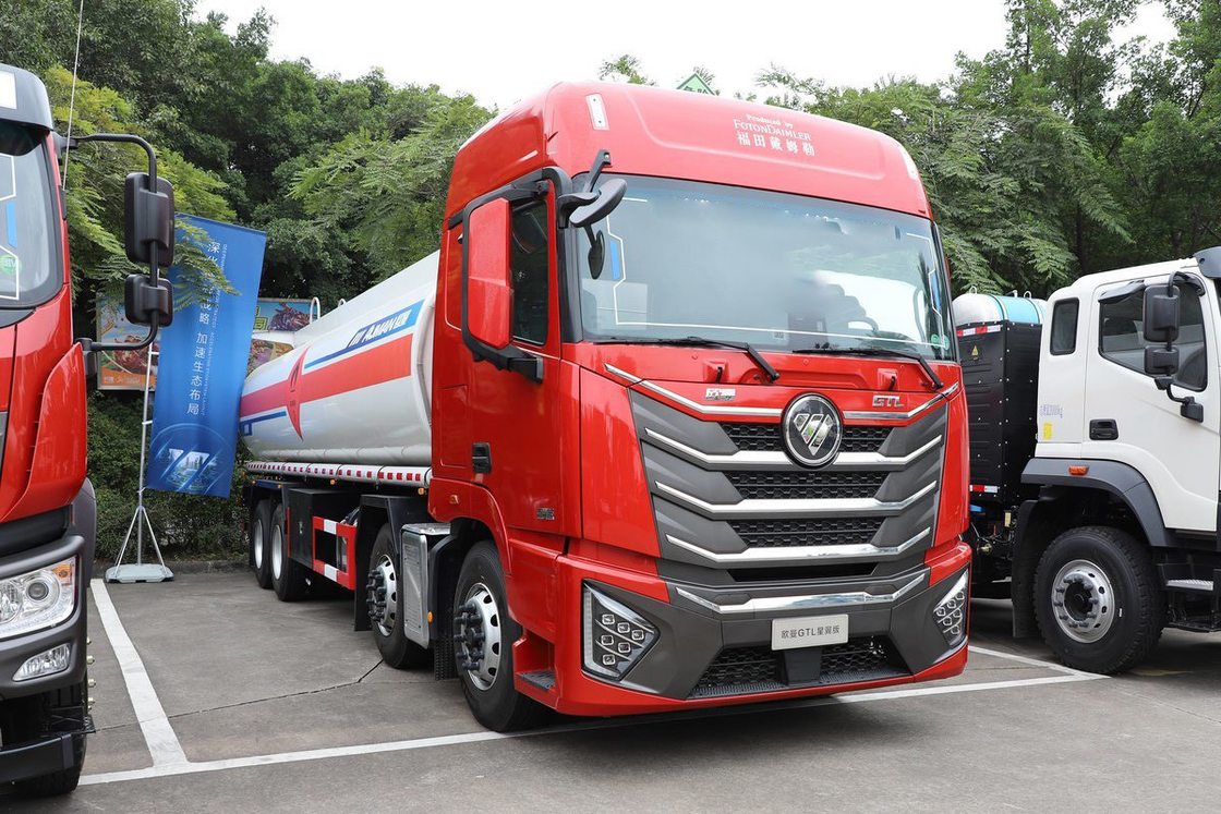 Auman HFV5320 GTL siège à demi rangé Diesel 12 vitesses 360HP 8X4 réservoir de carburant 30m3 Foton pétrolier camion-citerne