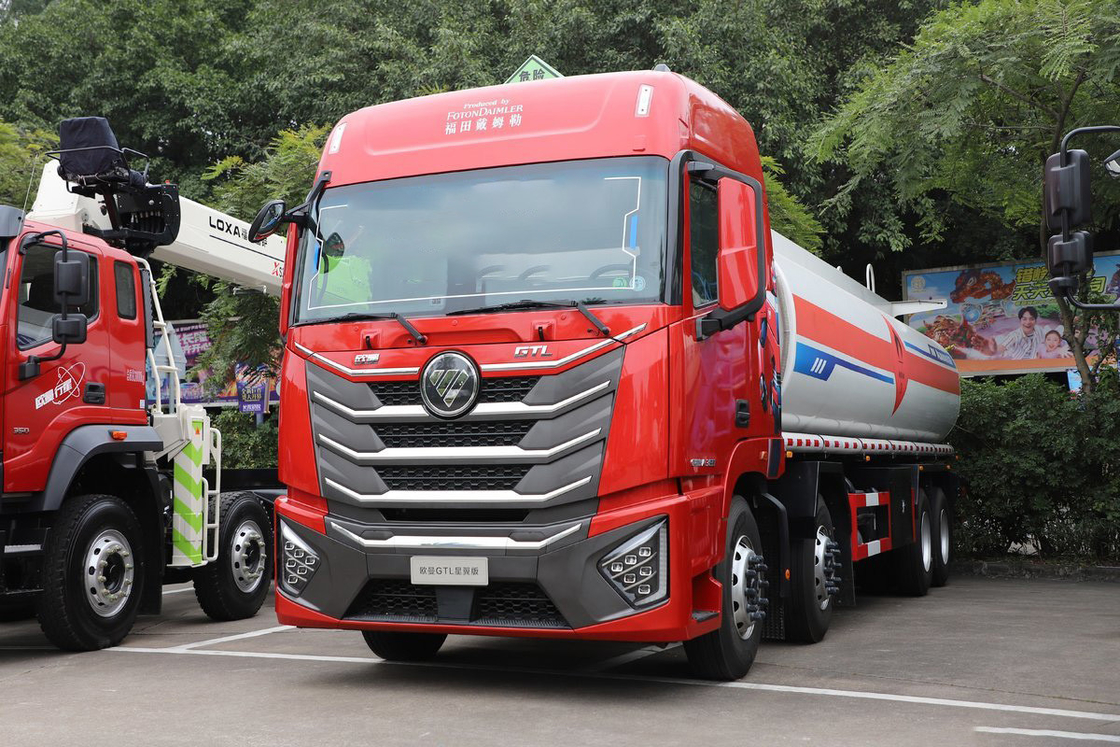 Auman HFV5320 GTL siège à demi rangé Diesel 12 vitesses 360HP 8X4 réservoir de carburant 30m3 Foton pétrolier camion-citerne