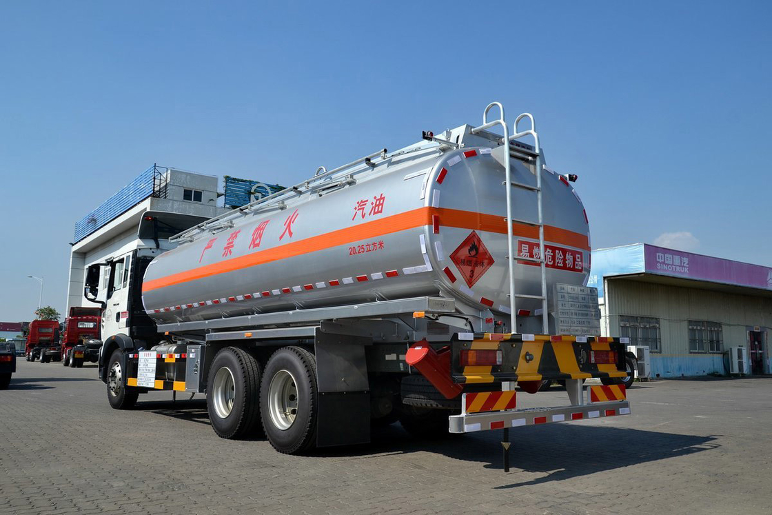 Sinotruk ZZ1257 T5G Diesel à carénage haut 240HP 14,5T 6X4 réservoir de carburant 20,25m3 HOWO pétrolier camion-citerne
