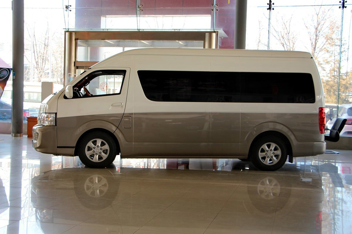 Utilisé Jinbei Hiace L 2020 Luxe Benzine RWD manuel 5 vitesses 139HP 2.4L 14 places camion commercial