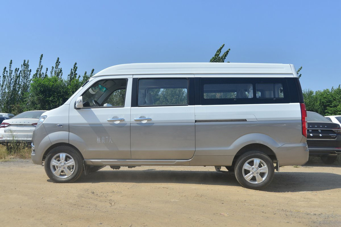 Jinbei Nouveau Hiace X30L 2023 Super Edition 102HP 1.5L essence 6 à 7 sièges Microvan (avec climatisation)