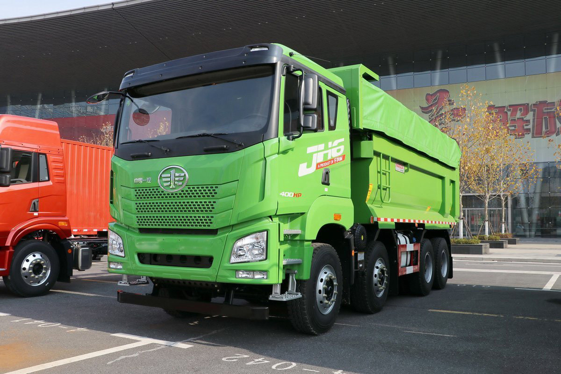 Qingdao Jiefang Dump Truck JH6 Heavy Truck Diesel 400 chevaux siège à demi rangée 8x4 5,8m Container de décharge arrière