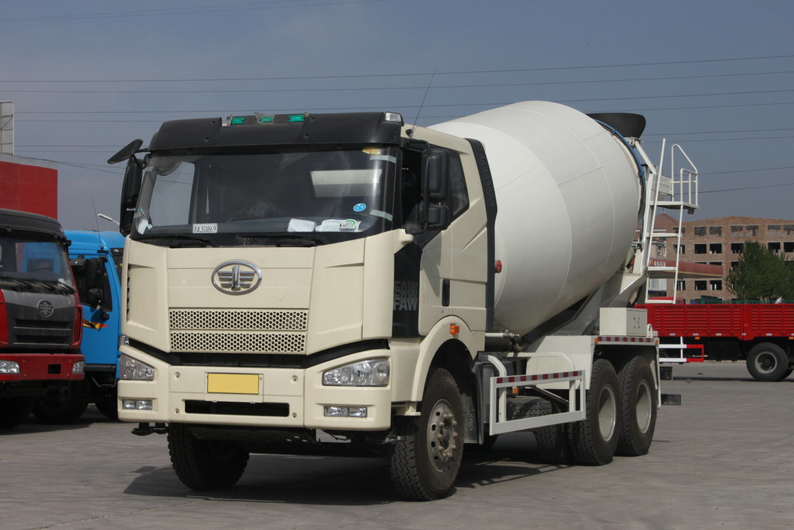 FAW Jiefang camion mélangeur de béton J6P 350HP 6X4 cabine à plateau 4,7m3 réservoir climatisation automatique