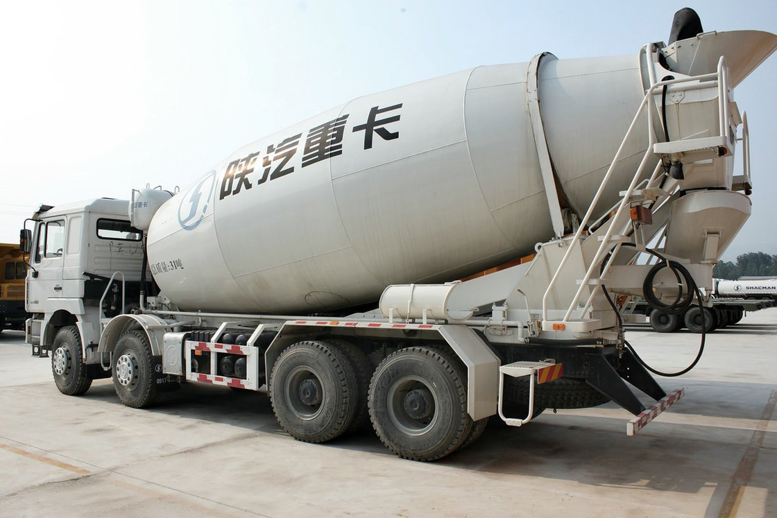 Shaanxi Automobile Truck lourd Delong F3000 375HP 8X4 siège hydraulique principal camion mélangeur de béton