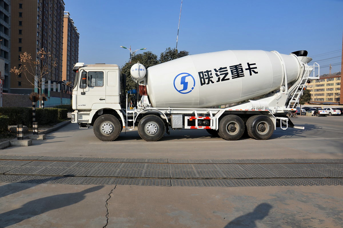 Shaanxi Automobile Truck lourd Delong F3000 375HP 8X4 siège hydraulique principal camion mélangeur de béton