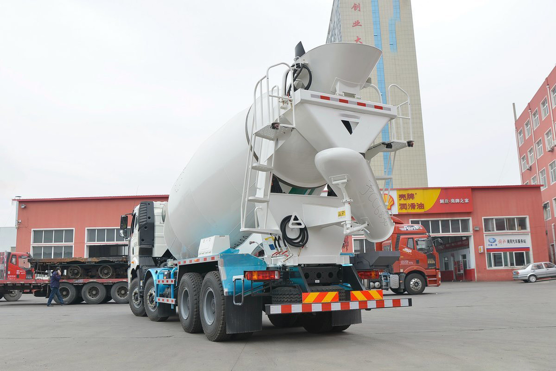J6P 375HP 8X4 Pleinement flottant plat haut demi-déplacement 7,86m3 FAW Jiefang béton mélangeur camion