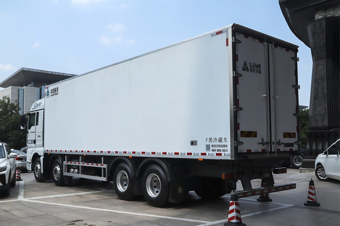 SITRAK ZZ5326 G7S Diesel à 16 vitesses 490 chevaux 8X4 9,45m AMT camion réfrigéré Sinotruk automatique