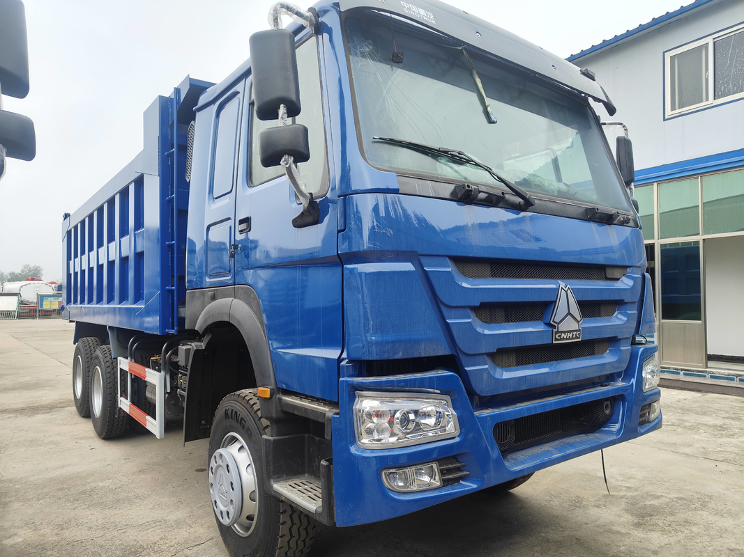 Camion en Afrique Howo Dump / Tipper 6*4 Couleur bleue 10 roues avec haut refouillé nouveau seau