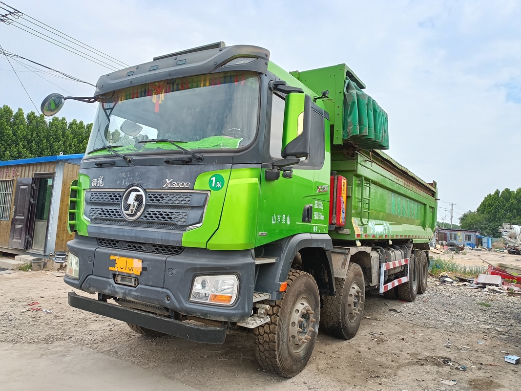 Vente de camion à décharge 8x4 Shacman 2021 Année 30 à 50 tonnes Transport de roches de sable
