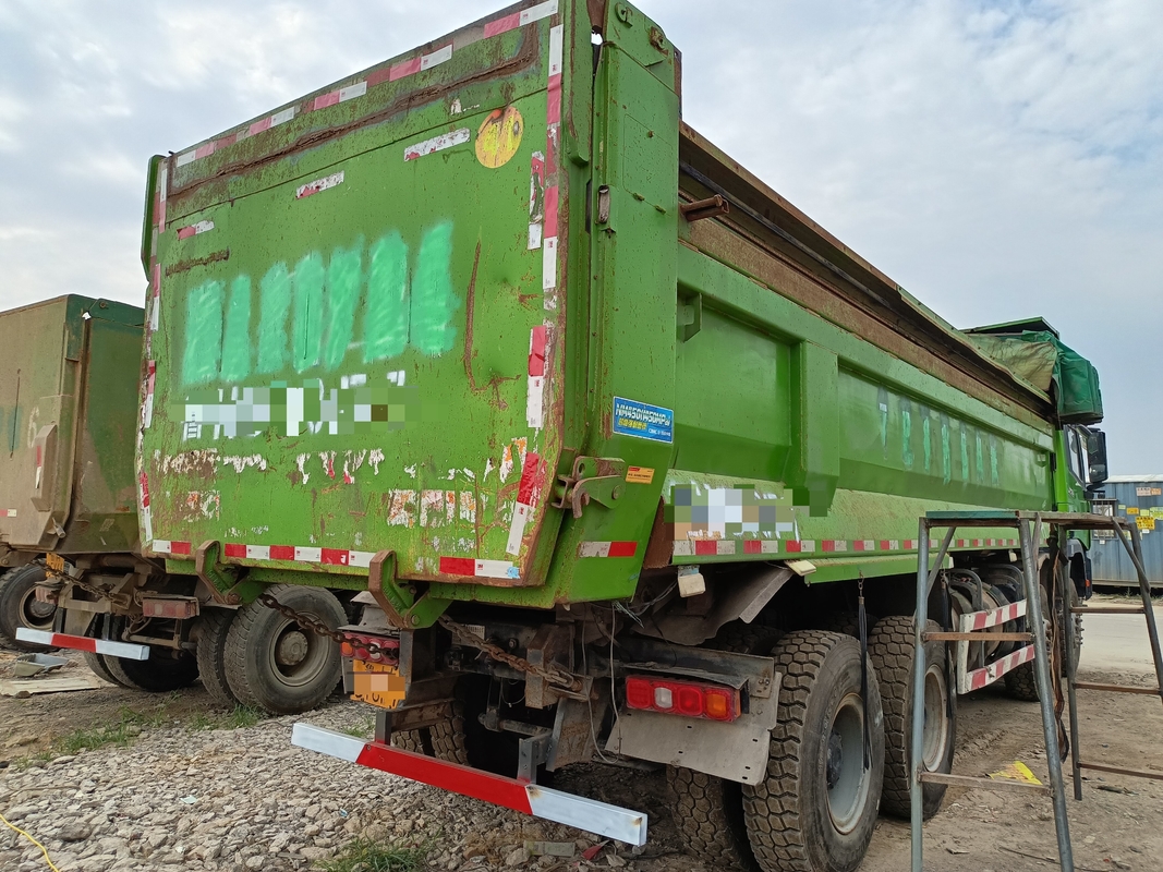 Vente de camion à décharge 8x4 Shacman 2021 Année 30 à 50 tonnes Transport de roches de sable