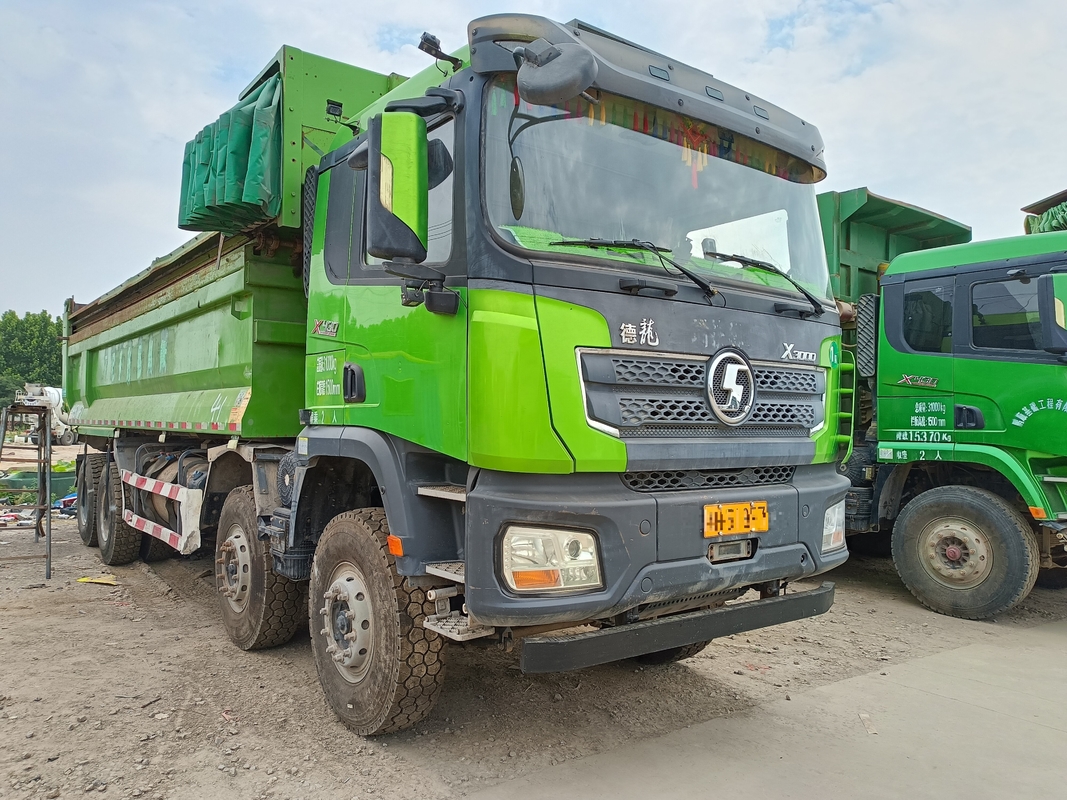Vente de camion à décharge 8x4 Shacman 2021 Année 30 à 50 tonnes Transport de roches de sable