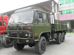 Camion de marchandises de 20 tonnes hors route 6*6 vert olive Dongfeng Tianjin Camion à plat moteur Cummins
