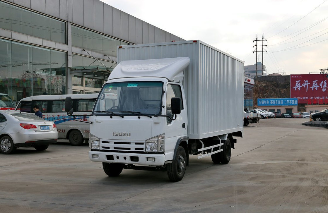 Camions de marchandises Isuzu 15 tonnes Camions de camionnettes Fourgon Box Moteur diesel de 5,2 litres de cylindrée Mode de conduite 4 * 2