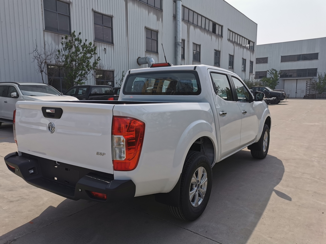 Petite camionnette 4x4 Chine Dongfeng Rich 7 transmission automatique 8 vitesses 5 sièges mauvaise conduite routière